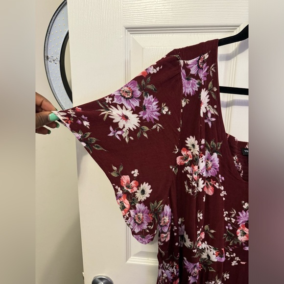 Beautiful Floral Torrid Dress Size 4 w/Double Slits 🥰 - Picture 7 of 8